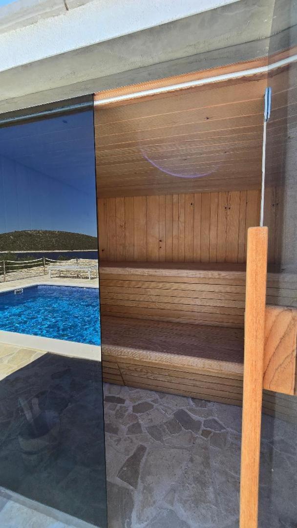 Villa, Stone House With Swimming Pool & Sauna, Beach, Sevid Exterior foto